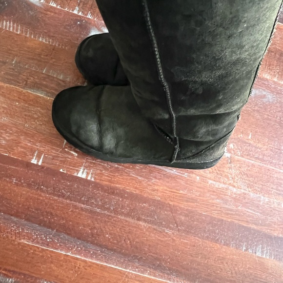 Women’s Uggs - Picture 7 of 11